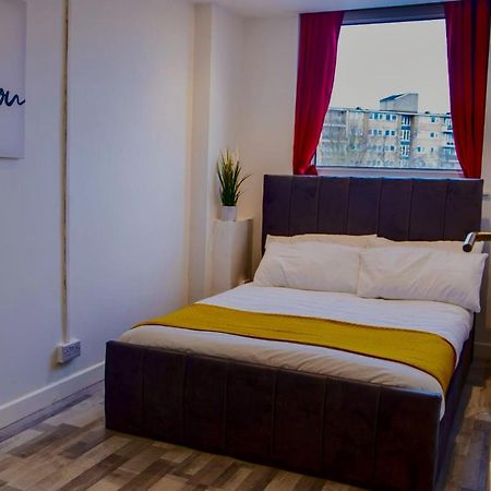 Appartamento 2 Bed With Free Parking Londra Esterno foto