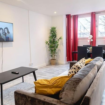 Appartamento 2 Bed With Free Parking Londra Esterno foto