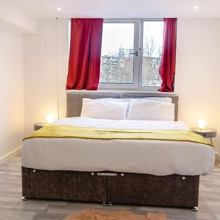 Appartamento 2 Bed With Free Parking Londra Esterno foto