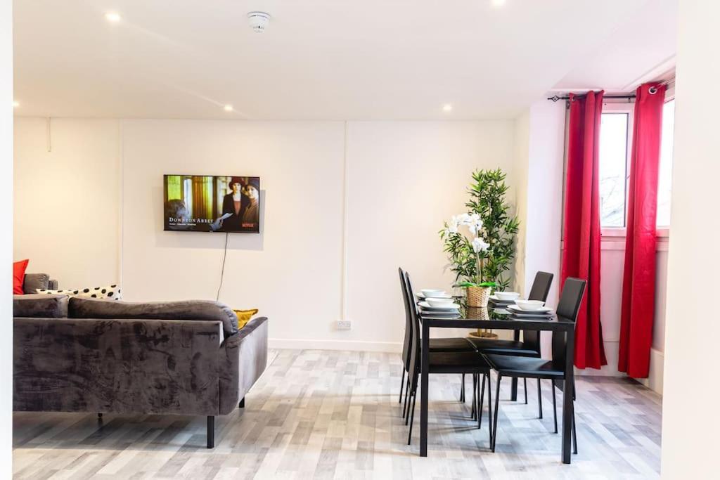 Appartamento 2 Bed With Free Parking Londra Esterno foto