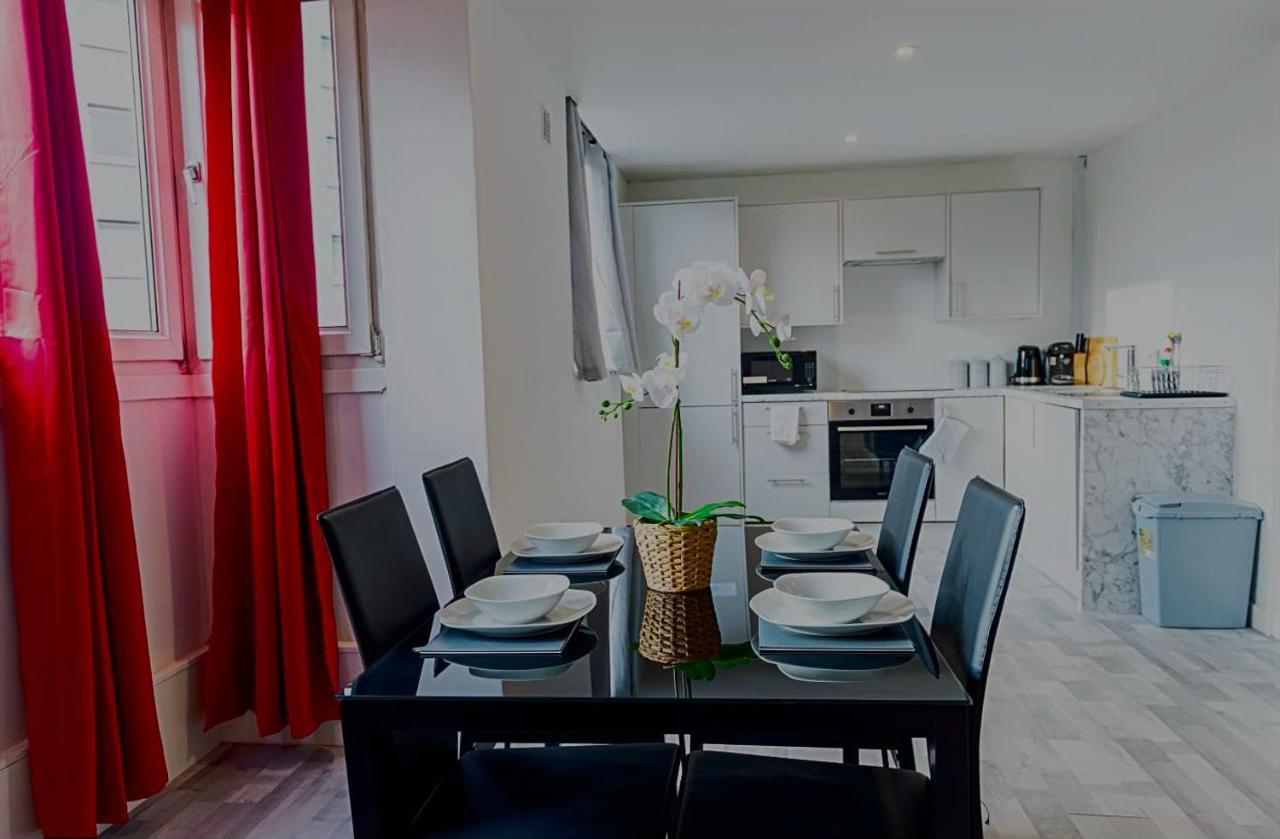 Appartamento 2 Bed With Free Parking Londra Esterno foto