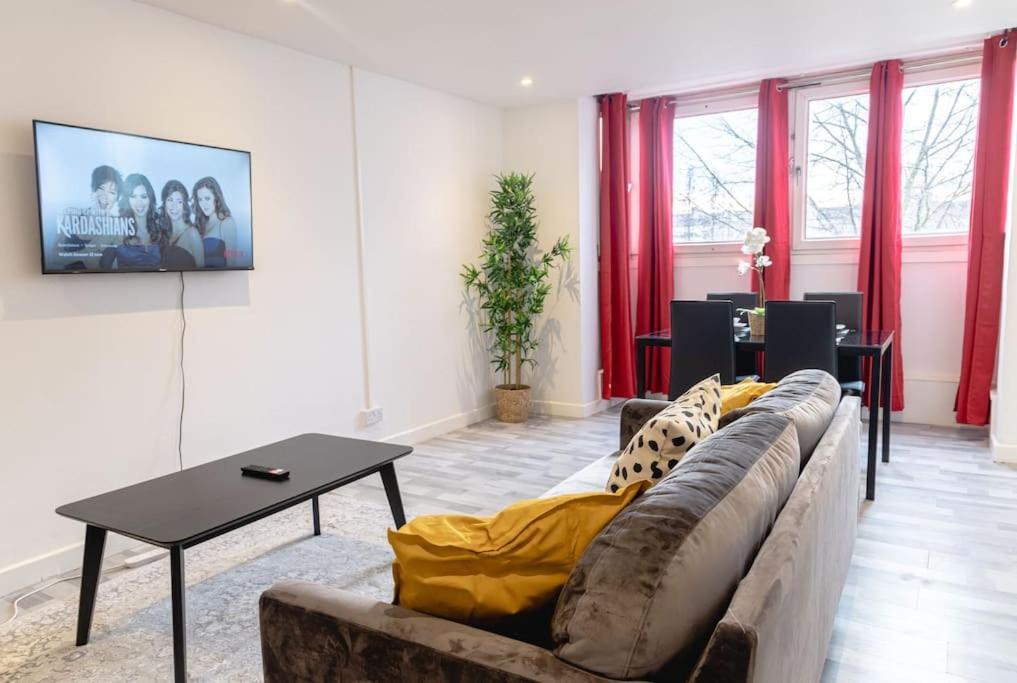 Appartamento 2 Bed With Free Parking Londra Esterno foto