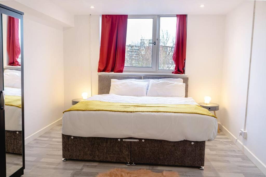 Appartamento 2 Bed With Free Parking Londra Esterno foto