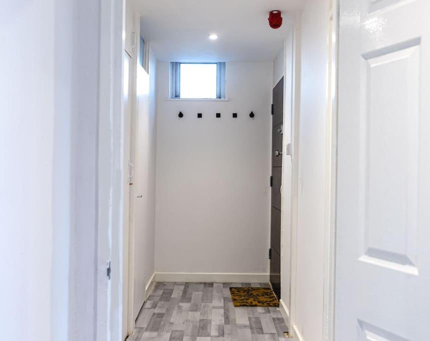 Appartamento 2 Bed With Free Parking Londra Esterno foto